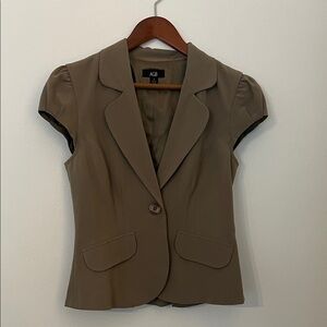 AGB Women's Tan Short Sleeve Blazer
